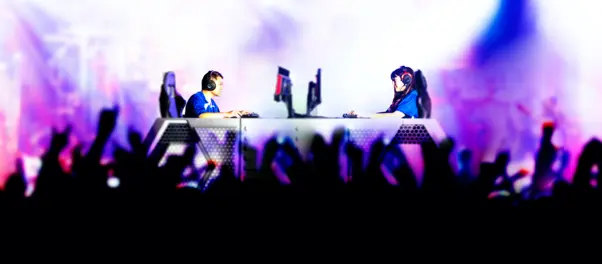 Online High School eSports League image 28 (name gamers on stage)